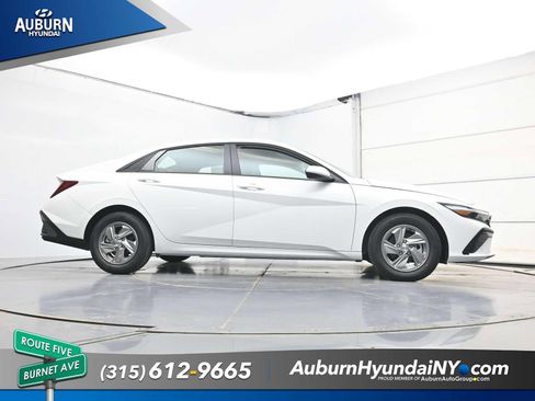 New 2026 Hyundai Elantra SE FWD image 19