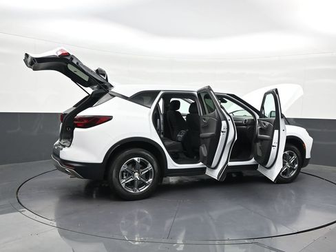 Used 2024 Chevrolet Blazer LT FWD image 36