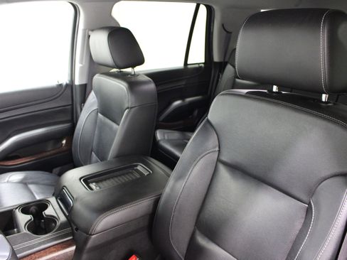 Used 2017 GMC Yukon SLT RWD image 4