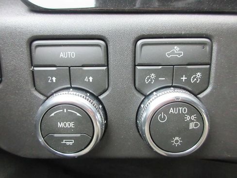 New 2026 GMC Sierra 1500 SLE image 16