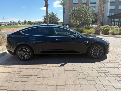 Used 2018 Tesla Model 3 Long Range RWD image 2
