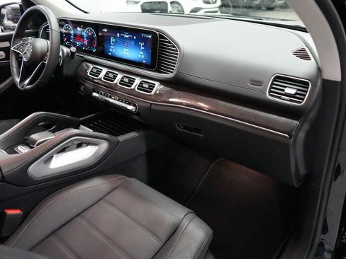 Used 2024 Mercedes-Benz GLS 450 4MATIC image 13