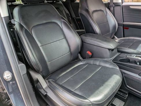 Used 2022 Ford Escape SEL w/ Technology Package FWD image 31