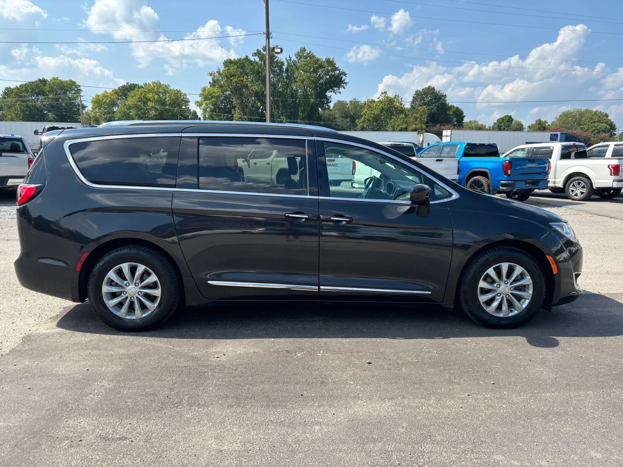 Used 2018 Chrysler Pacifica Touring-L FWD image 6