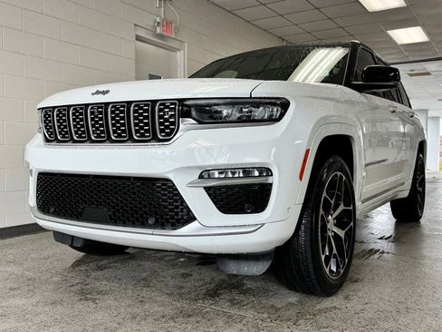 Used 2023 Jeep Grand Cherokee Summit AWD/4WD image 27