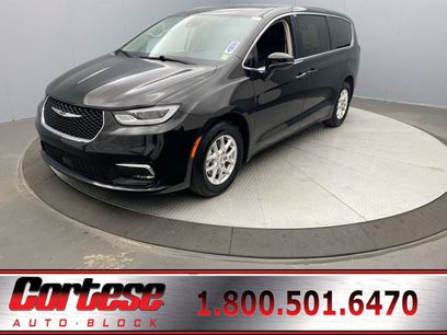 Used 2023 Chrysler Pacifica Touring-L