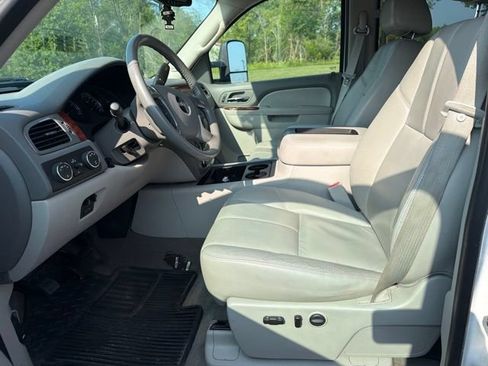 Used 2011 GMC Sierra 2500 SLT w/ SLT Convenience Package AWD/4WD image 3