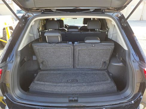 Used 2020 Volkswagen Tiguan SE image 14