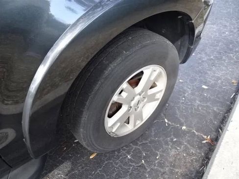 Used 2010 Ford Explorer XLT image 23