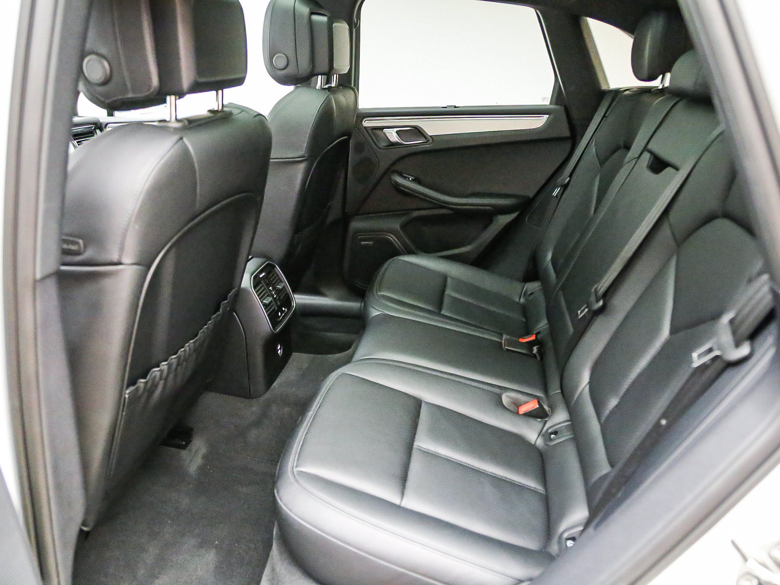 Certified 2026 Porsche Macan AWD/4WD image 56