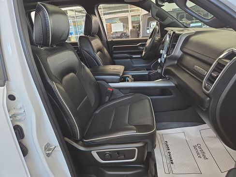 Used 2024 RAM 1500 Laramie AWD/4WD image 17