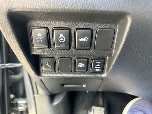 Used 2020 Nissan Pathfinder SL image 29