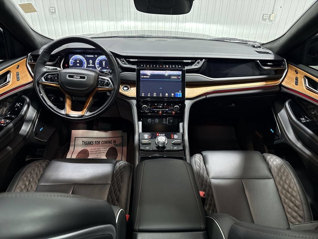 Used 2025 Jeep Grand Cherokee Summit AWD/4WD image 21