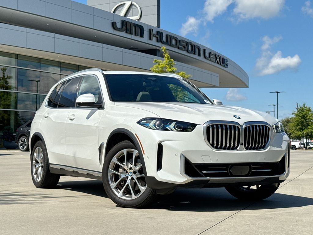 Used 2025 BMW X5 xDrive40i w/ Premium Package AWD/4WD image 2