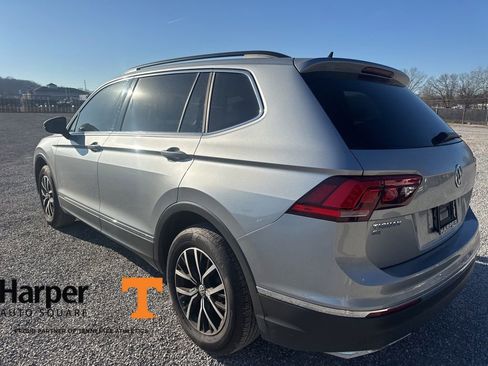 Used 2021 Volkswagen Tiguan SE w/ Panoramic Sunroof Package image 3