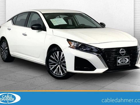 Used 2025 Nissan Altima 2.5 SV FWD image 1