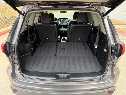 Used 2018 Toyota Highlander XLE image 28