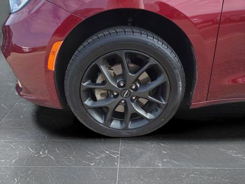 Used 2023 Chrysler Pacifica Touring-L w/ S Appearance Package image 38