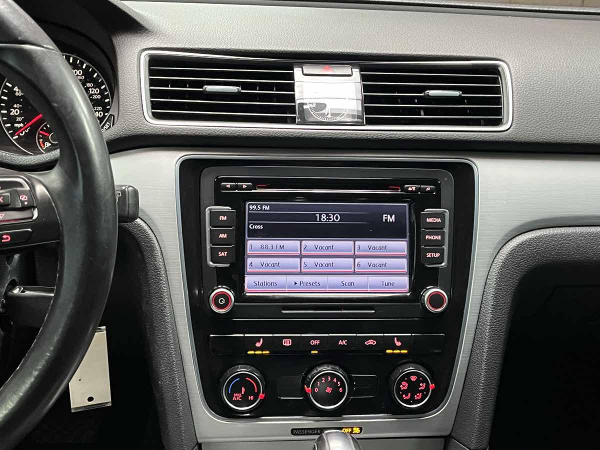 Used 2013 Volkswagen Passat 2.5 SE FWD image 18