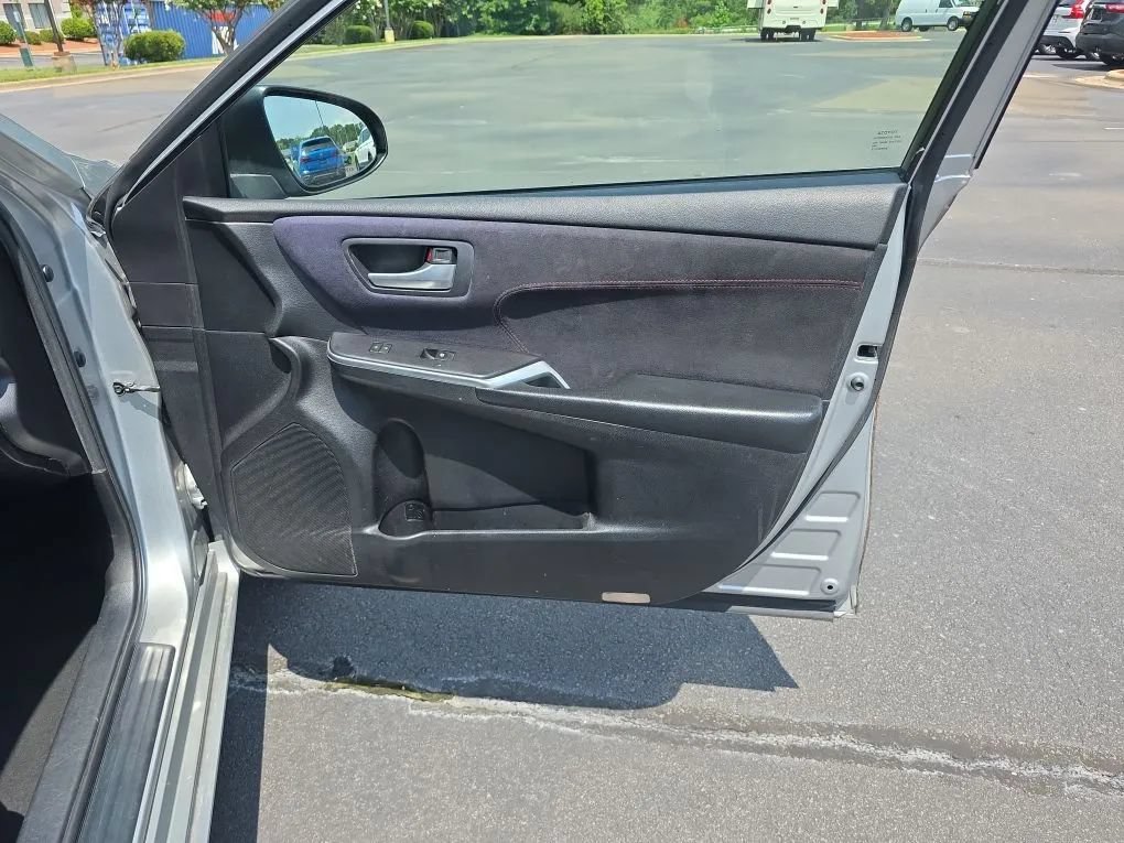 Used 2015 Toyota Camry XSE FWD image 45