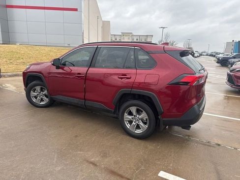 Used 2024 Toyota RAV4 XLE w/ Convenience Package image 5