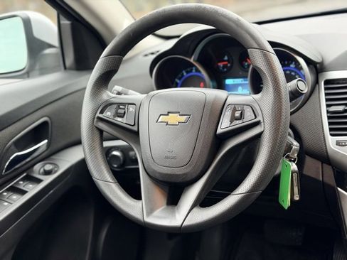 Used 2016 Chevrolet Cruze LT image 17