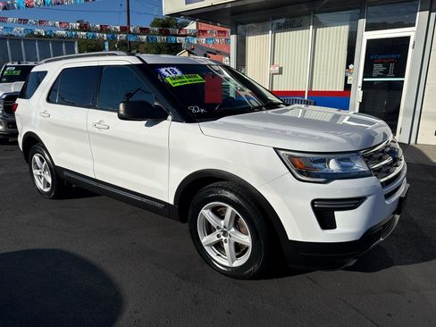 Used 2018 Ford Explorer XLT FWD image 1