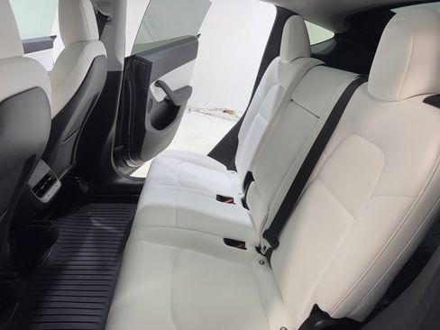 Used 2021 Tesla Model Y Long Range image 20