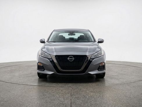 Used 2025 Nissan Altima 2.5 SV FWD image 2