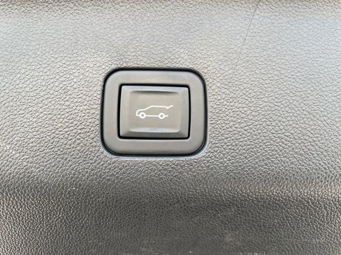 Used 2023 Chevrolet Suburban Z71 w/ Luxury Package image 55