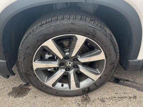 Used 2025 Honda Pilot Elite image 9