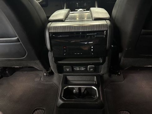 Used 2024 Jeep Wagoneer Series III AWD/4WD image 42