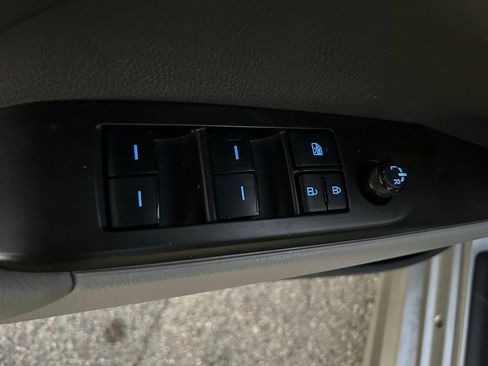 Used 2022 Toyota Camry SE image 16