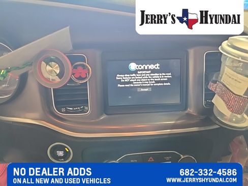 Used 2022 Dodge Charger SXT RWD image 10