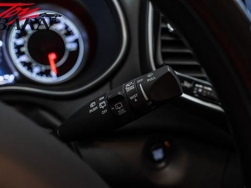 Used 2019 Jeep Cherokee Overland w/ Technology Group image 31