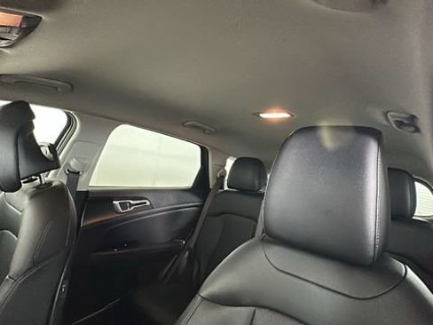 Used 2025 Kia Sportage EX FWD image 12