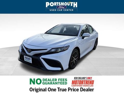 Used 2024 Toyota Camry SE w/ Cold Weather Package image 17