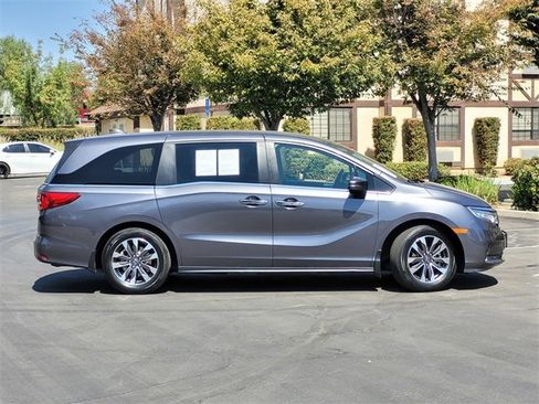 Used 2023 Honda Odyssey EX-L image 4
