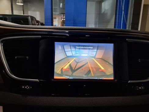 Used 2024 Chrysler Voyager LX image 23