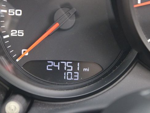 Used 2018 Porsche 718 Boxster image 16