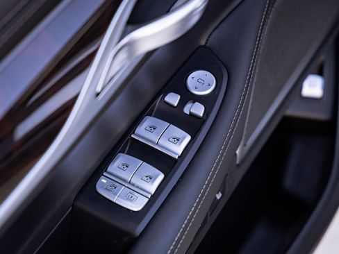 Used 2019 BMW 750i xDrive w/ Executive Package image 18