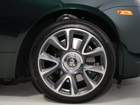 Used 2019 Rolls-Royce Wraith RWD image 32
