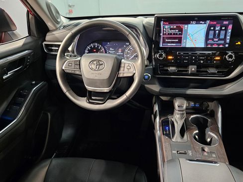 Used 2022 Toyota Highlander Platinum image 9