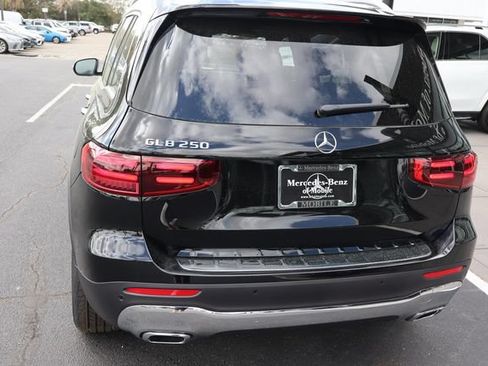 Used 2025 Mercedes-Benz GLB 250 image 4