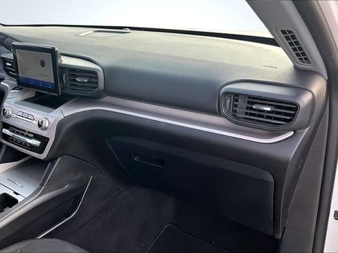 Used 2023 Ford Explorer XLT image 26