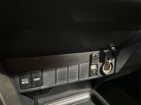 Used 2015 Toyota RAV4 XLE image 18