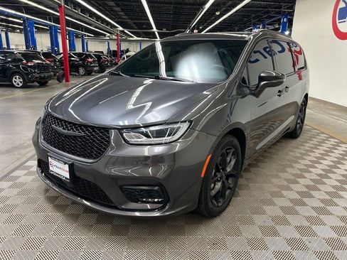 Used 2022 Chrysler Pacifica Touring-L w/ S Appearance Package FWD image 7