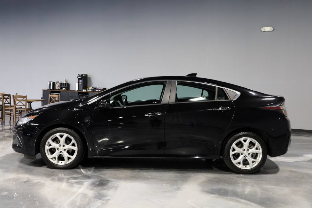 Used 2017 Chevrolet Volt Premier w/ Driver Confidence II Package FWD image 4