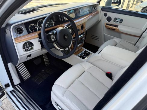 Used 2018 Rolls-Royce Phantom Sedan image 21
