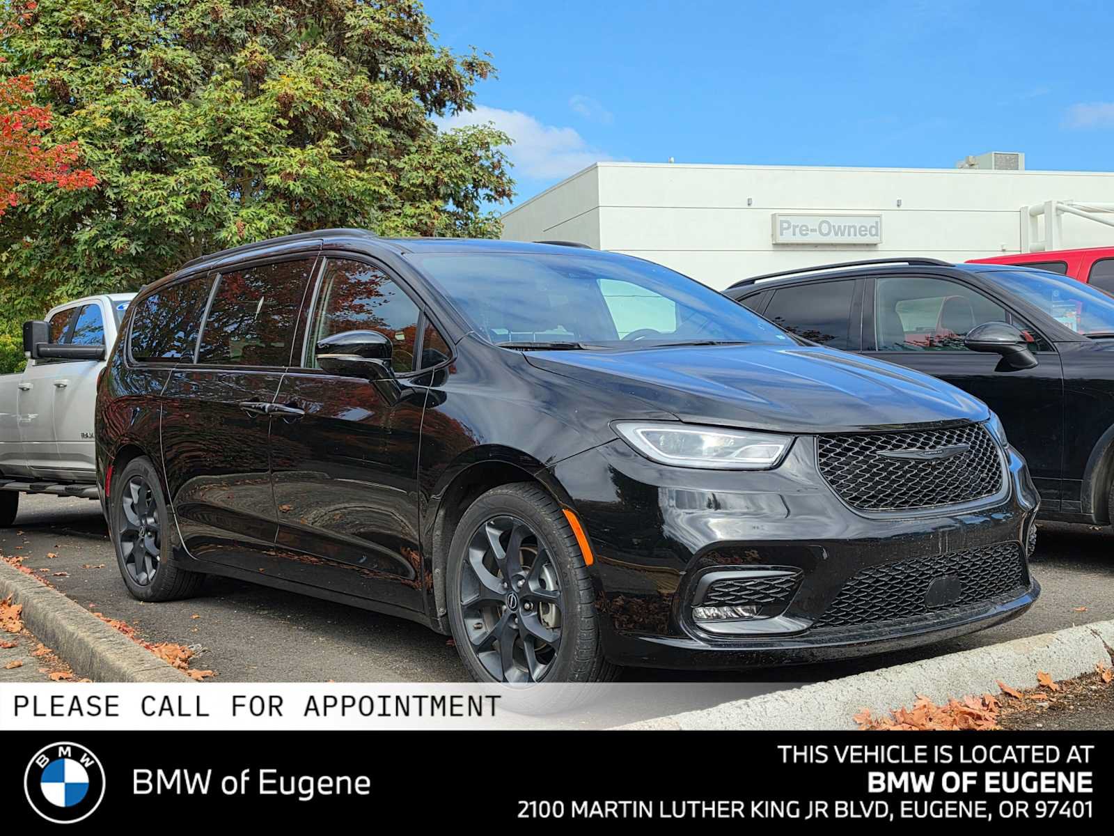 Used 2025 Chrysler Pacifica Limited FWD image 1